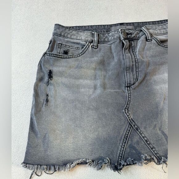 Joe's Jeans Mini Skirt Womens Size 31 Washed Black Destroyed Denim Frayed Hem - Picture 6 of 16